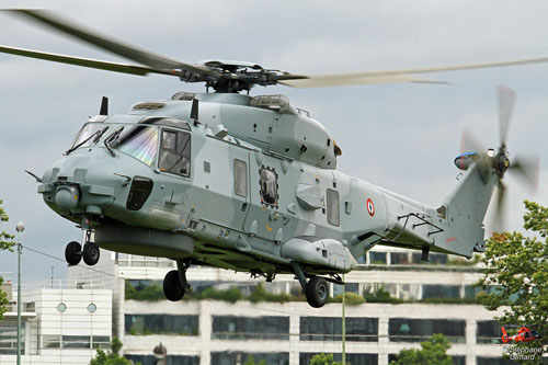 Hélicoptère de lutte anti-sousmarine NH90 NFH de la Marine Nationale