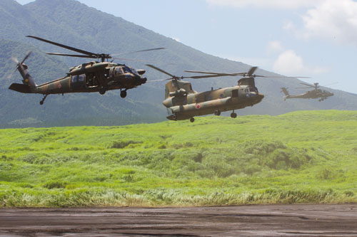 Hélicoptères UH60 Blackhawk, CH47 Chinook et AH64 Apache JGSDF 