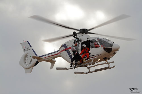 Hélicoptère EC135 des Douanes françaises