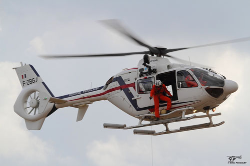 Hélicoptère EC135 des Douanes françaises