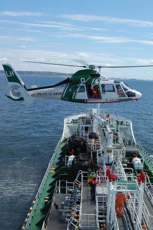 Hélicoptère AS365 Dauphin F-GYLH des pilotes du Port du Havre