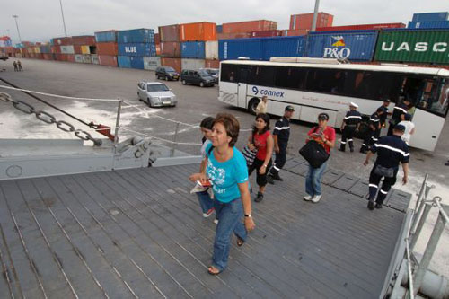 Le BPC Mistral dans le port de Beyrouth au Liban