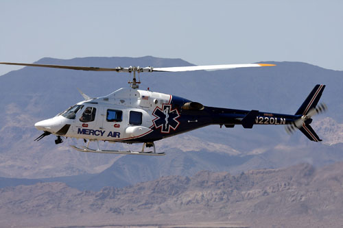 Hélicoptère BELL 222 de MERCY AIR à Boulder City