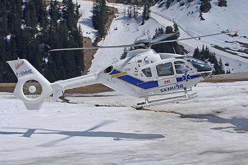 Hélicoptère EC135 du SAMU 38