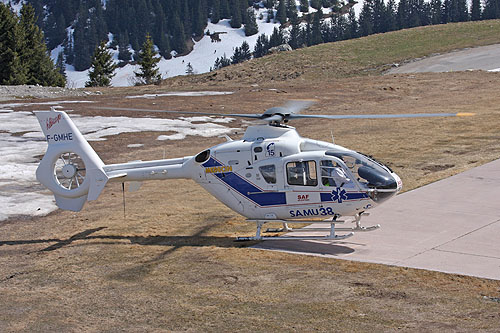 Hélicoptère EC135 du SAMU 38