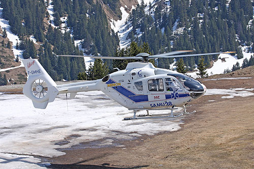 Hélicoptère EC135 du SAMU 38