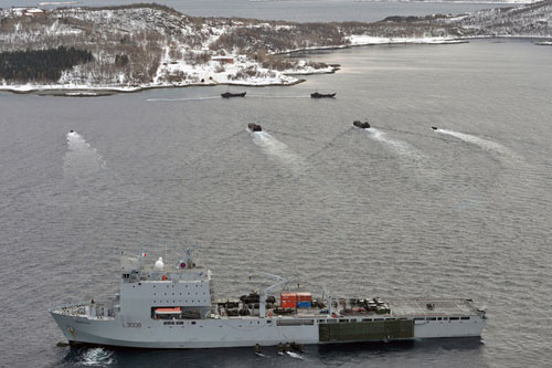 Le navire d'assaut amphibie HNLMS Johann De Witt hollandais