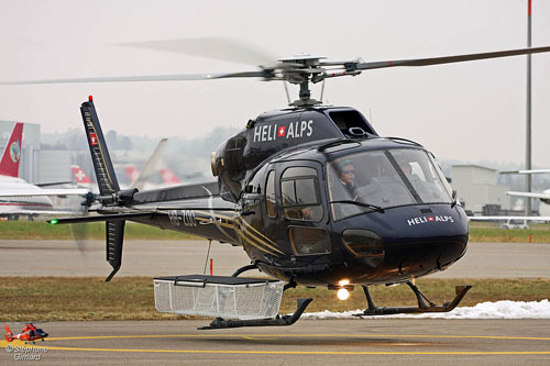 Hélicoptère AS350 Ecureuil d'HELIALPS