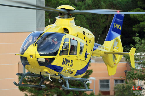 Hélicoptère EC135 F-HOCN du SAMU 30