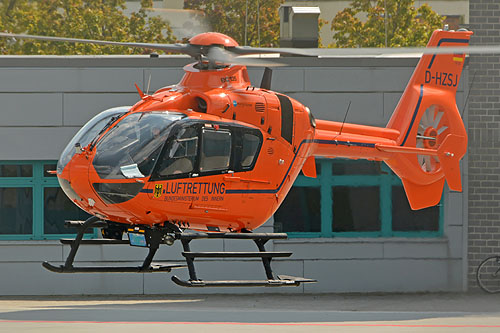 Hélicoptère de secours EC135 T2+ D-HZSJ de la BundesPolizei allemande