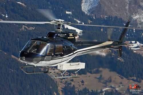 Hélicoptère AS350 Ecureuil d'AZUR HELICOPTERE 