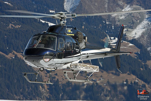 Hélicoptère AS350 Ecureuil d'AZUR HELICOPTERE 