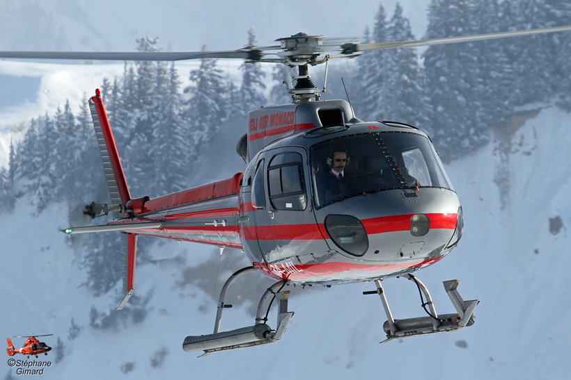 Hélicoptère AS350 Ecureuil d'HELI AIR MONACO