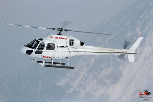 Hélicoptère AS350 Ecureuil d'HELI AIR MONACO