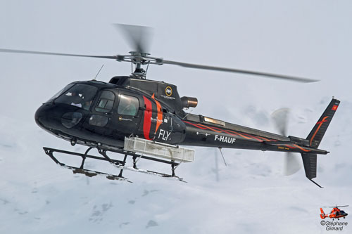 Hélicoptère AS350 Ecureuil d'AZUR HELICOPTERE