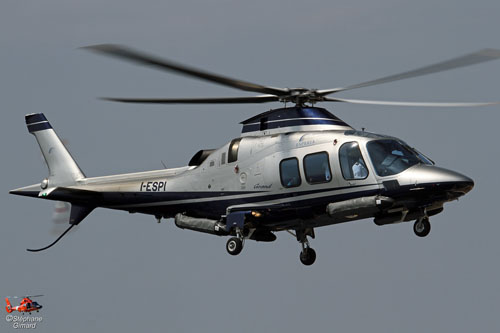 Hélicoptère AW109 Grand d'ISPERIA