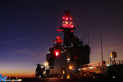 Sur le pont d'envol du BPC Mistral