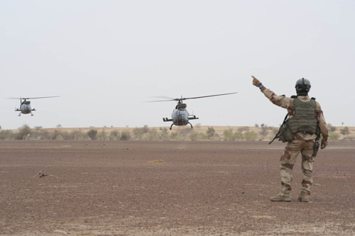 Retour de mission d'hélicoptères Gazelle