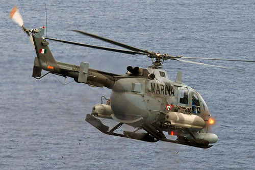 Tir canon à partir d'un hélicoptère BO105 de la Marine mexicaine