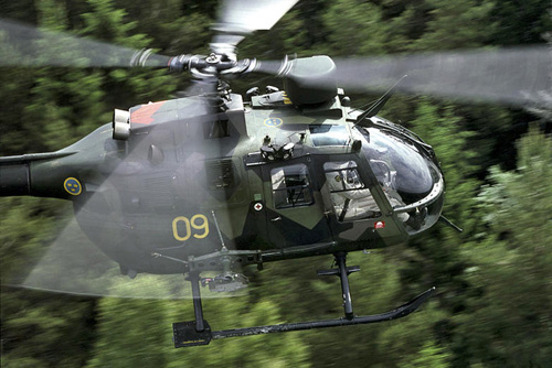 Canon latéral fixé sur un hélicoptère BO105 de l'armée néerlandaise