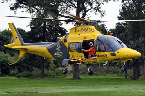 Hélicoptère AW109 G-RSCU de Warwickshire Northamptonshire Air Ambulance