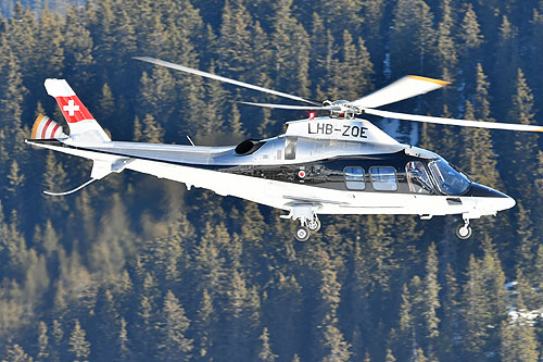 Hélicoptère Leonardo AW109S Grand HB-ZQE de Swift Copters