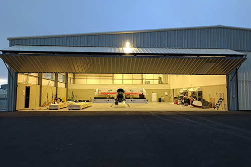 Le hangar avec le premier prototype Vahana 