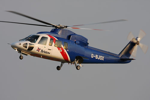 Hélicoptère Sikorsky S76 G-BJGX de Bristow pour le transport Offshore en Mer du Nord, Den Helder