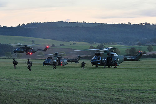 3 générations d'appareils pour une même mission : déposer une compagnie de soldats à la tombée de la nuit dans la profondeur des lignes ennemies