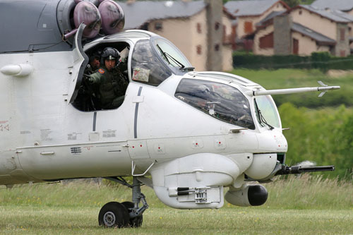 Hélicoptère d'attaque MI24 Hind D de l'armée tchèque