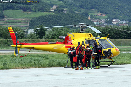 Hélicoptère AS350 B3 Ecureuil I-TNLD de Nucleo Elicotteri Vigili del Fueco di Trento