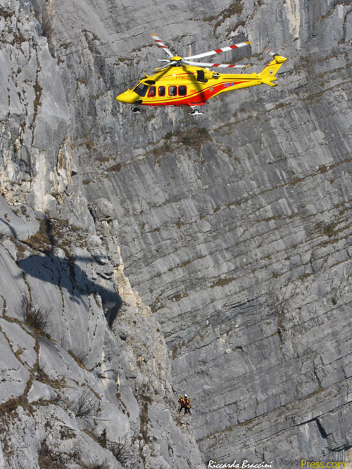 Hélicoptère AW139 I-TNCC de Nucleo Elicotteri Vigili del Fueco di Trento