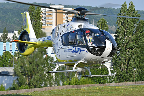 Hélicoptère H135 F-HLCH du SAMU 25