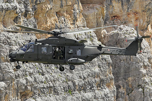 Hélicoptère NH90 Aviazione Esercito Italian Army Aviation