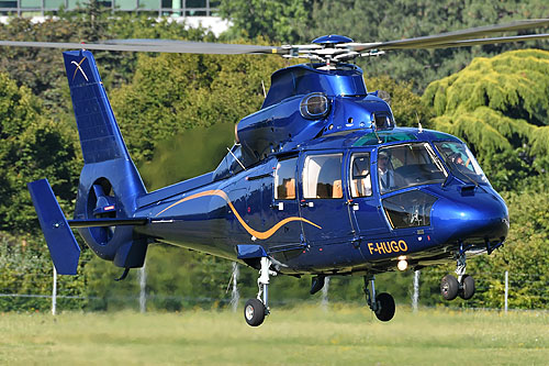 Hélicoptère AS350N Dauphin F-HUGO