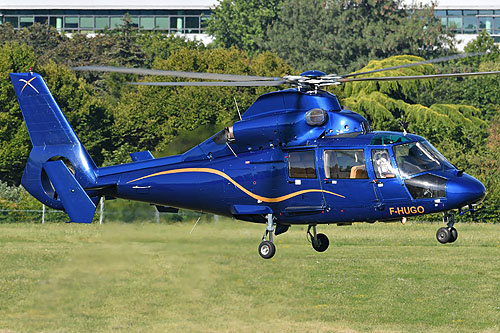 Hélicoptère AS350N Dauphin F-HUGO