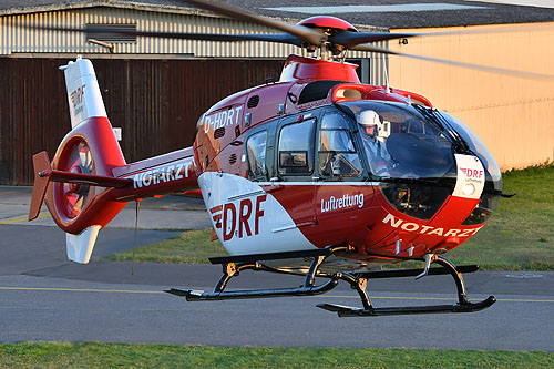 Hélicoptère de secours EC135 D-HDRT DRF Luftrettung