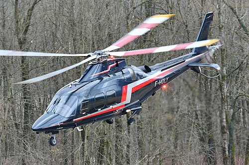 Hélicoptère AW109 F-HOLY de Skycam Hélicoptères