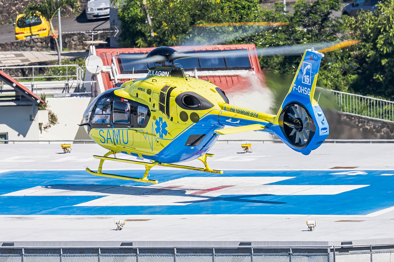 Hélicoptère H135 F-OHSG du SAMU 974 de l'île de La Réunion