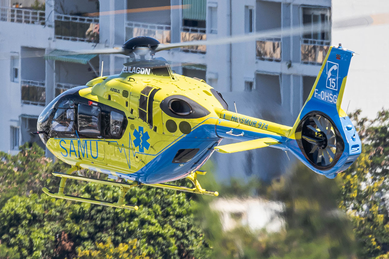 Hélicoptère H135 F-OHSG du SAMU 974 de l'île de La Réunion