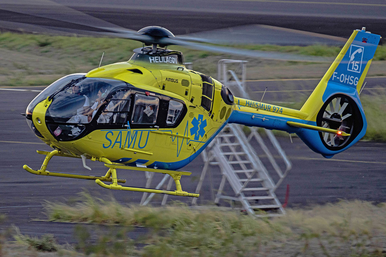 Hélicoptère H135 F-OHSG du SAMU 974 de l'île de La Réunion