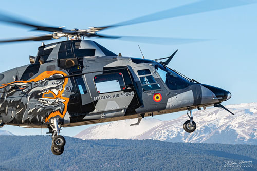 Hélicoptère A109 en camouflage Razzle Blades du Display Teams 2021 de l'Armée de l'Air belge