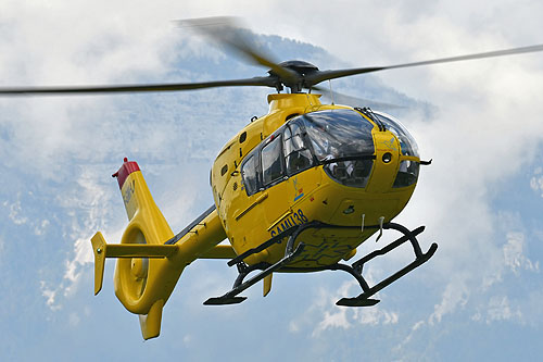 Hélicoptère EC135 F-GMHJ du SAMU 38, opéré par SAF Hélicoptères