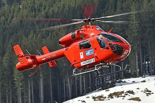 Hélicoptère de secours MD902 OE-XII Martin 6 d'HELI TIROL