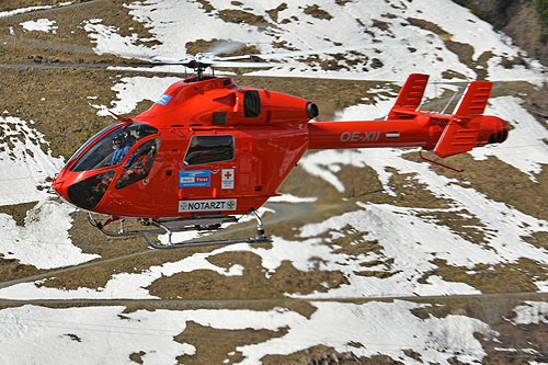 Hélicoptère de secours MD902 OE-XII Martin 6 d'HELI TIROL