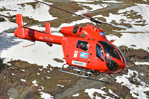 Hélicoptère de secours MD902 OE-XII Martin 6 d'HELI TIROL