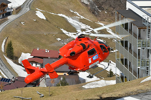 Hélicoptère de secours MD902 OE-XII Martin 6 d'HELI TIROL