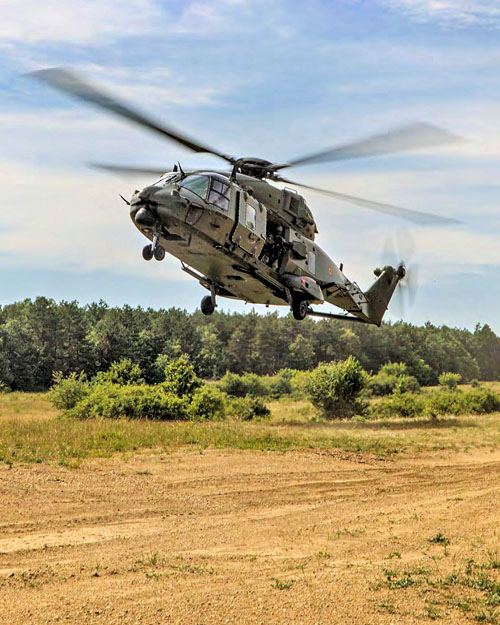 Atterrissage d'un hélicoptère NH90 belge