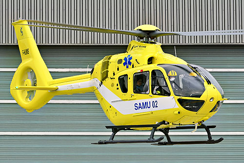 Hélicoptère H135 F-HUMS du SAMU 02