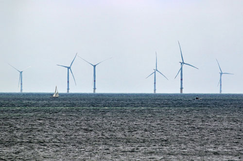 Vue du parc éolien en mer de Saint-Nazaire depuis la Baule